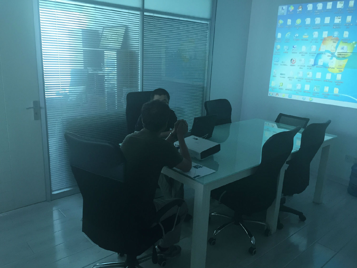 麻豆免费版免费下载公司销售经理讲解麻豆视频免费下载