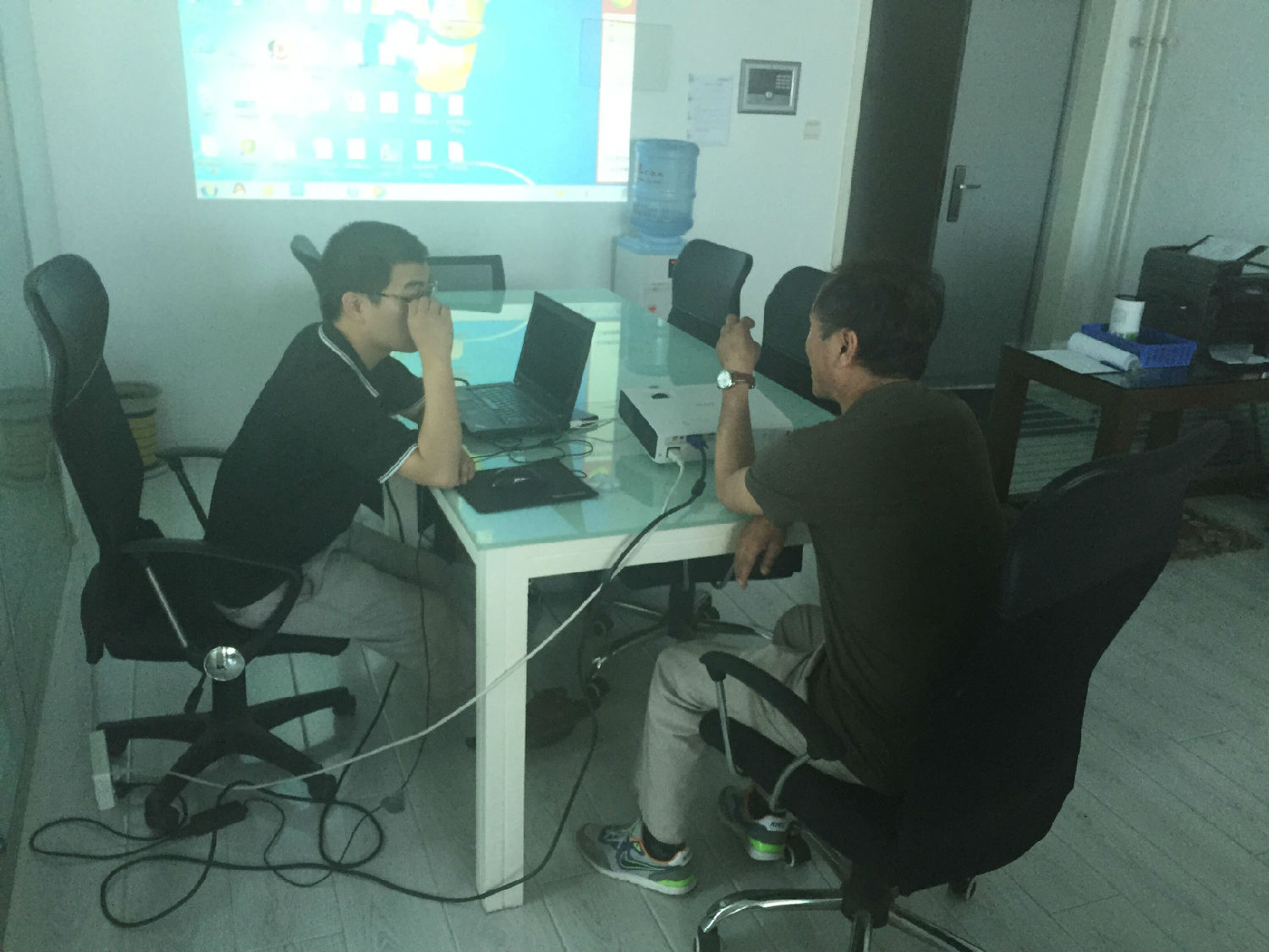 麻豆免费版免费下载公司销售经理讲解麻豆视频免费下载