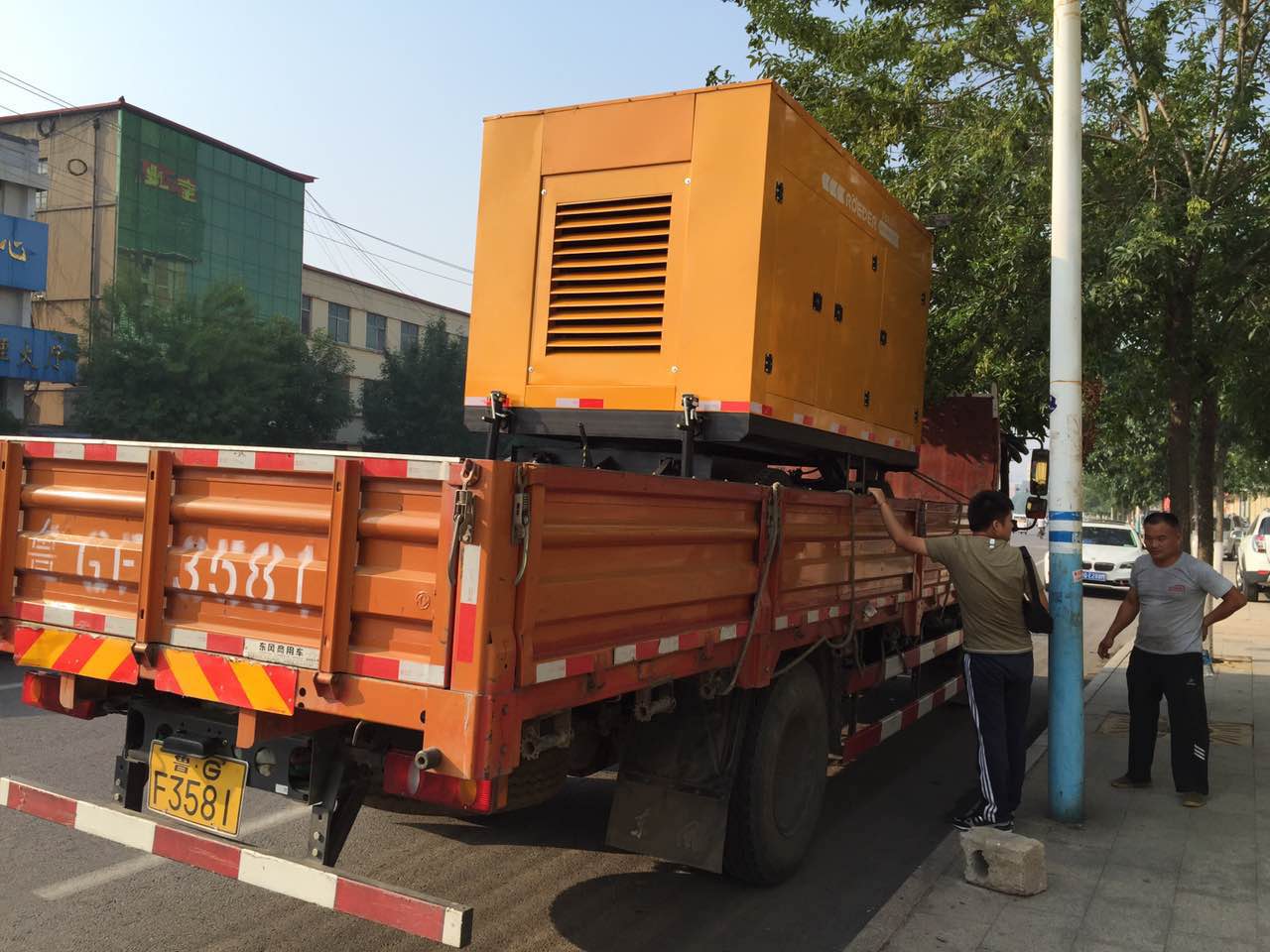 麻豆国产免费到达客户所在地准备卸车 麻豆国产免费到达客户所在地准备卸车