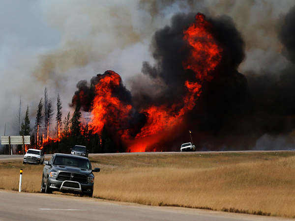 加拿大大火促使国际油价短时间内上升 加拿大大火促使国际油价短时间内上升